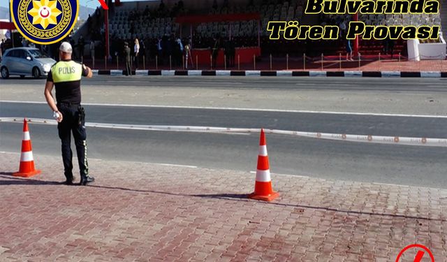 Dr. Fazıl Küçük Bulvarı 15 Kasım tören provası için yarın geçici olarak trafiğe kapatılacak