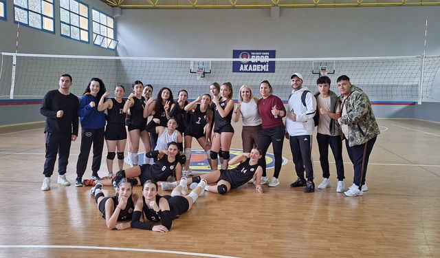 Esin Leman Lisesi çeyrek finalde