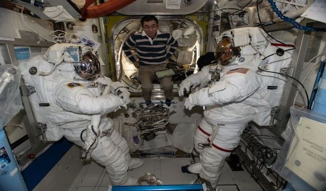 NASA'nın Crew-11 misyonundan bir astronot, geçirdiği rahatsızlığın ardından ekibiyle dünyaya döndü