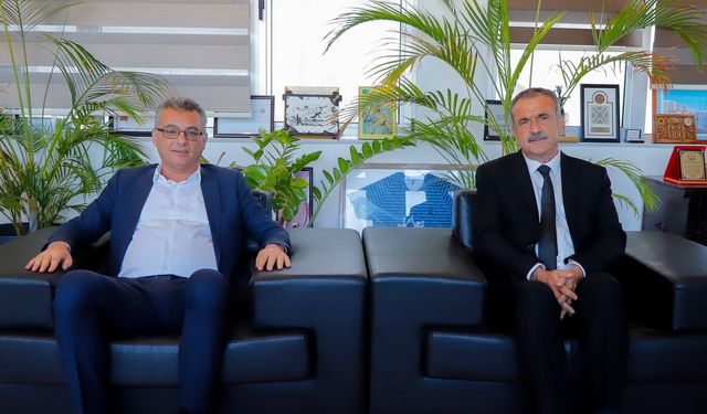 Cumhurbaşkanı Erhürman, Gazimağusa Belediye Başkanı Uluçay'ı ziyaret etti