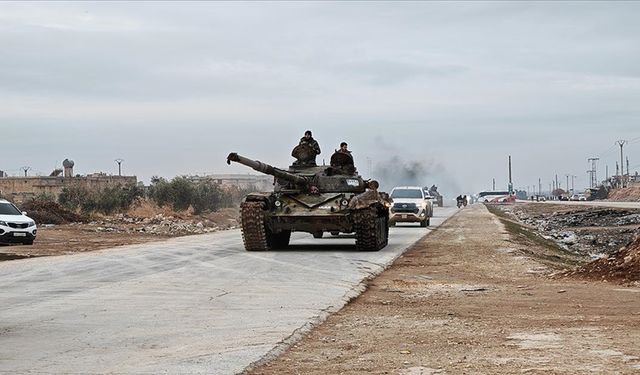 Suriye ordusu, YPG/SDG işgalindeki Rakka il sınırlarına girerek Dibsi Afnan beldesini kontrolüne aldı