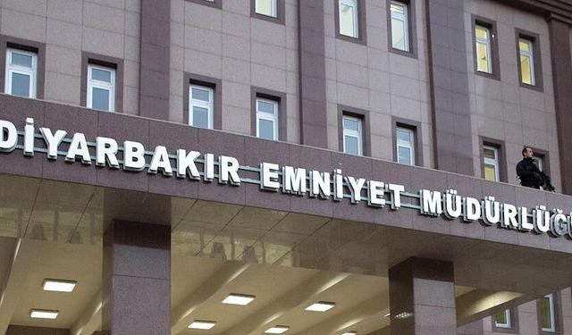 Diyarbakır Emniyet Müdürlüğü önüne el yapımı patlayıcı atıldı: İki şüpheli aranıyor