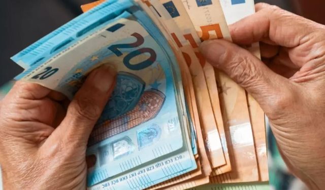 Güney Kıbrıs'ta Euro kullanımına ilişkin memnuniyet yüzde 60