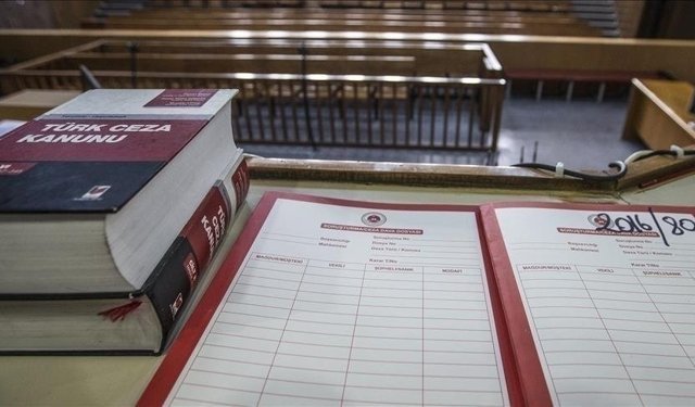 Ekrem İmamoğlu'nun diplomasının sahte olduğu iddiasıyla yargılandığı davada ara karar