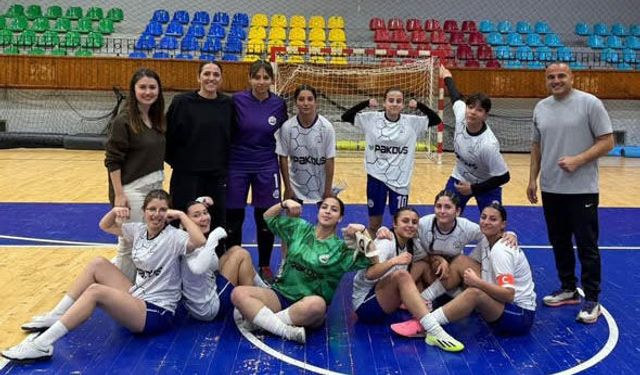 Atatürk Meslek Lisesi Kız Futsal Takımı’ndan 3’te 3