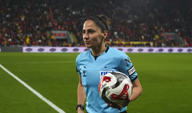 Süper Lig'de 22 yıl sonra kadın hakem düdük çaldı