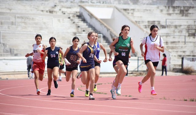 Ortaokullu Yıldızlar Şampiyonluk için Yarışıyor