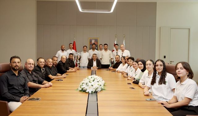 Erhürman, Şampiyon Gençlik Gücü’nü kabul etti