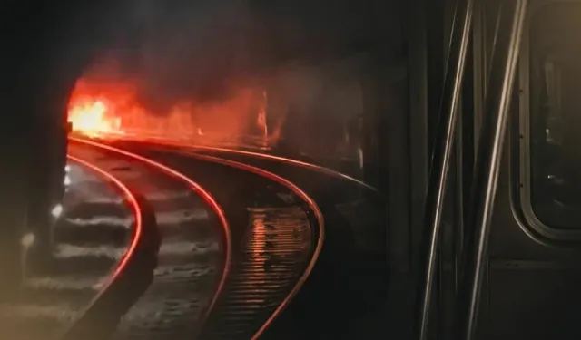 Barselona'da metro hattında çıkan yangında dumandan etkilenen 39 kişi hastaneye kaldırıldı