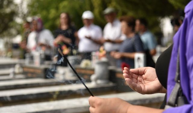Kimlik tespiti tamamlanan 15 şehitin pazartesi günü yapılması planlanan defni ertelendi