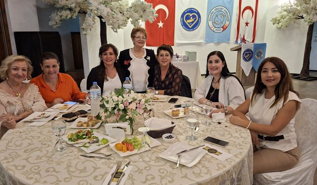 Özgür Hizmet Derneği, özel eğitim okullarının yararına yemek düzenledi
