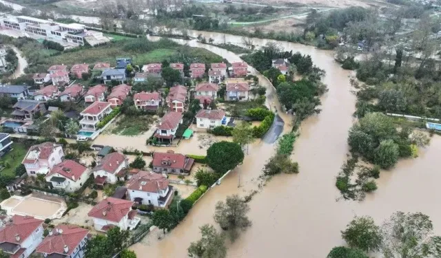 İstanbul Valisi: “Selde 3 bin ev ve iş yeri zarar gördü”
