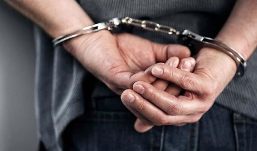 Lefkoşa Surlariçi’nde 9 aracın dikiz aynalarını kıran kişi tutuklandı