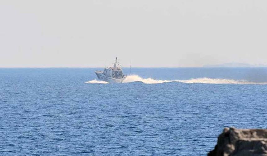 Rum Liman polisi Lübnan açıklarında devriye gezdi...Sığınmacıların silahla tehdit edildiği iddiası