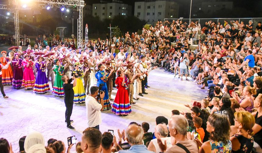 14. Uluslararası Lefkoşa Halk Dansları Festivali başladı