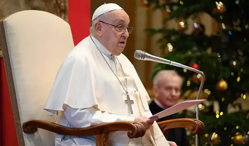 Vatikan, hastanede tedavi altındaki Papa Franciscus'ta zatürre geliştiğini açıkladı