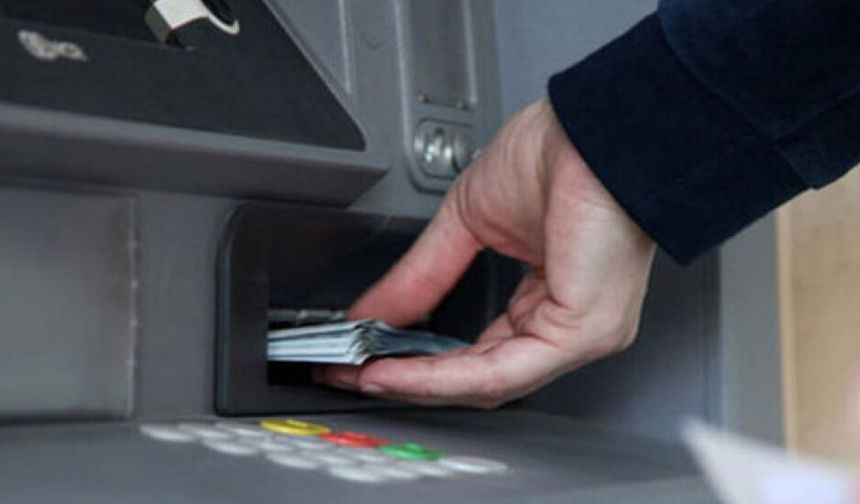 Spiral makinesiyle ATM cihazının kapısını kesip, cihazı soymaya çalışan kişi tutuklandı
