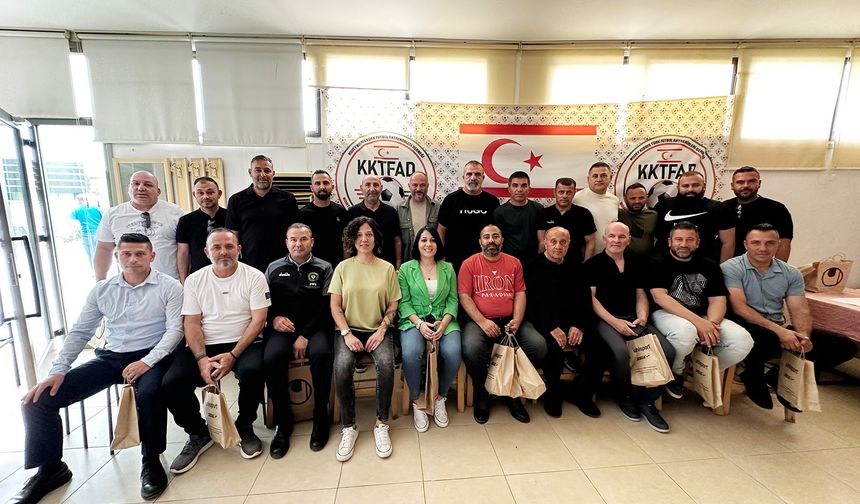 Ayın Başarılı Antrenörleri Ödüllendirildi