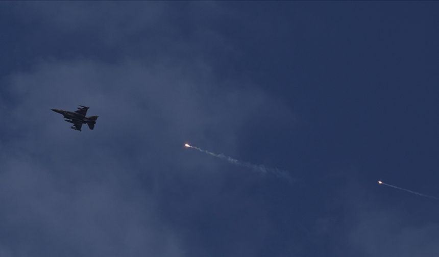 Tel Aviv'deki havaalanını vurulmasının ardından İsrail savaş uçakları, Yemen'e saldırılar düzenledi