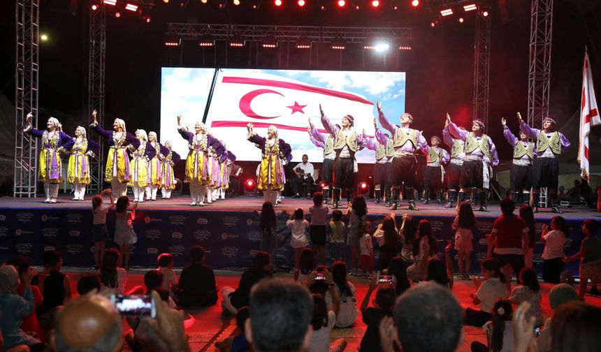 İskele Belediyesi KKTC'yi Samsun'da düzenlenen halk oyunları festivalinde temsil etti