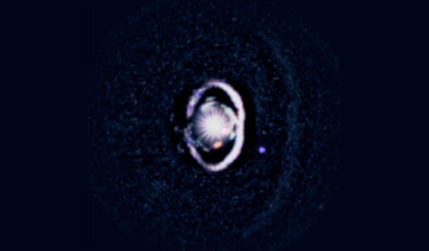 Astronomlar, ilk kez bir bebek gezegenin fotoğrafını çekti
