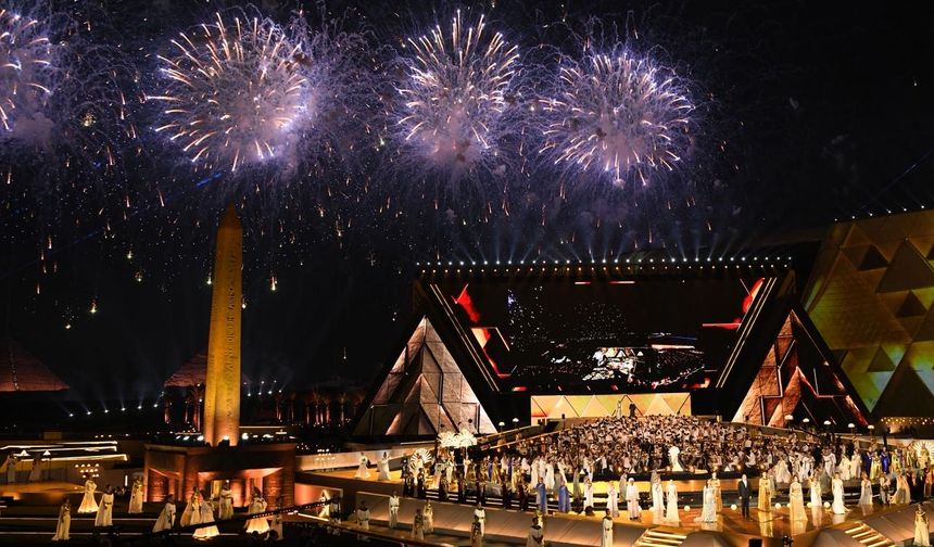 Mısır'da "dördüncü piramit" olarak adlandırılan Büyük Mısır Müzesi törenle açıldı