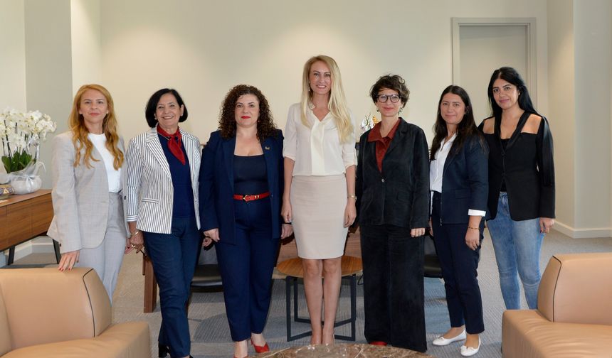 Cumhurbaşkanının eşi Nilden Bektaş Erhürman, İş Kadınları Derneği yönetimiyle görüştü