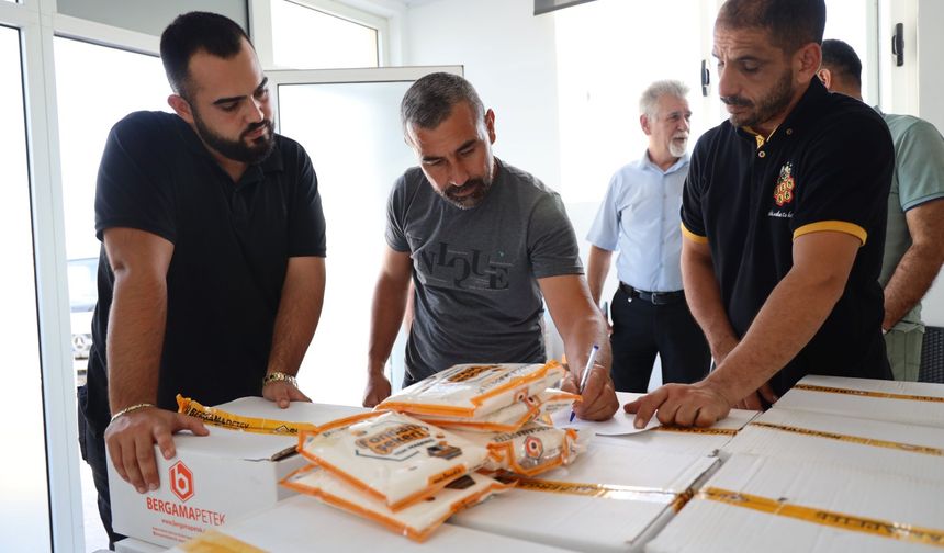 İskele Belediyesi “arı keki” dağıttı