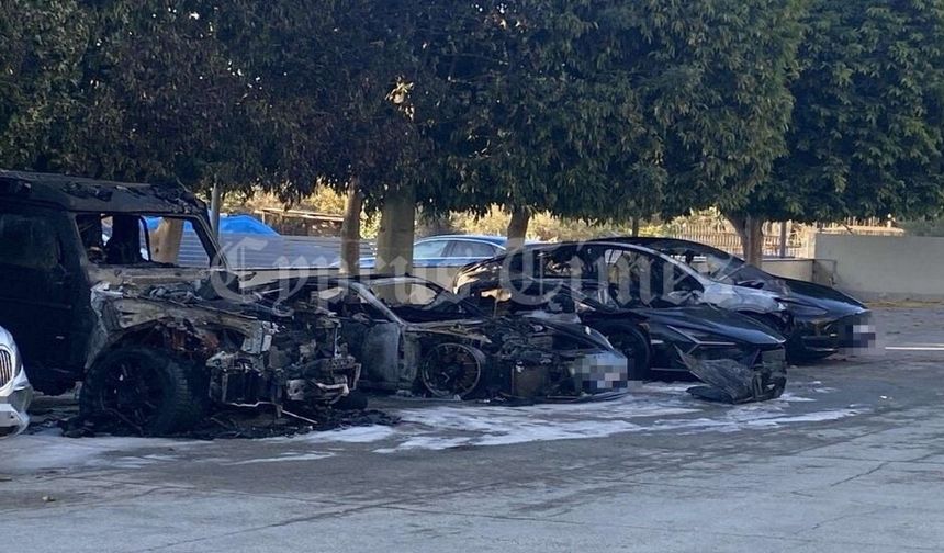 Cinayete kurban giden Dimosthenus'un yakın iş arkadaşının lüks araçları kundaklandı