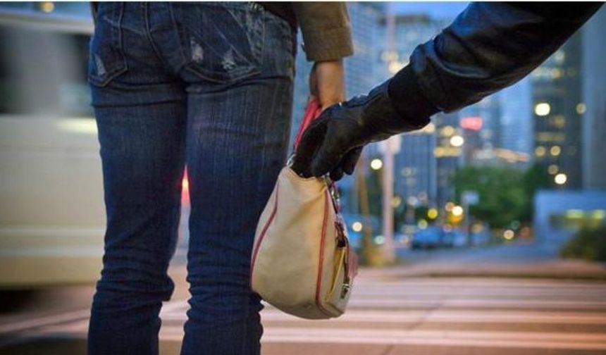 Baf’ta kapkaç...70 yaşındaki kadının çantası çalındı