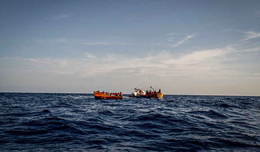Girit Adası açıklarında göçmenleri taşıyan botun batması sonucu 18 kişi öldü