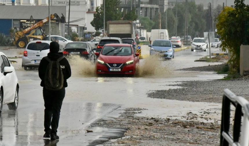 İki yol trafiğe açıldı