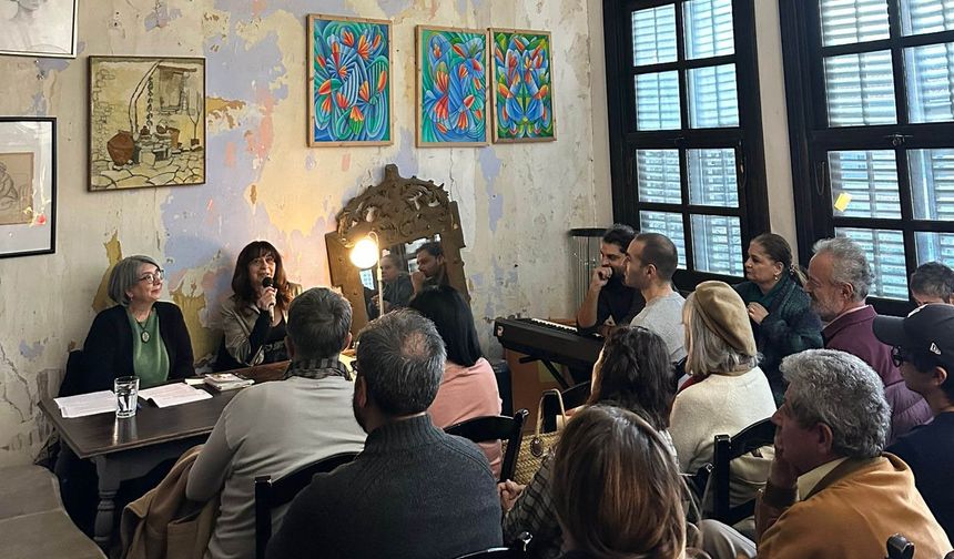 Neşe Yaşın’ın şiirleri Rüstem Kitabevi’nde dört dilde seslendirildi