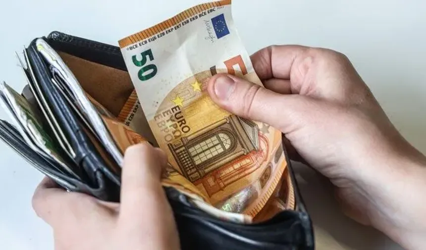 Güney Kıbrıs’ta asgari ücret 88 euro artışla bin 88 euro olarak belirlendi