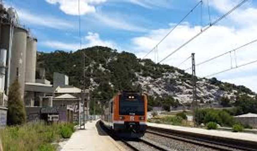 İspanya'da iki gün arayla ikinci tren kazası: Bir ölü, 37 yaralı