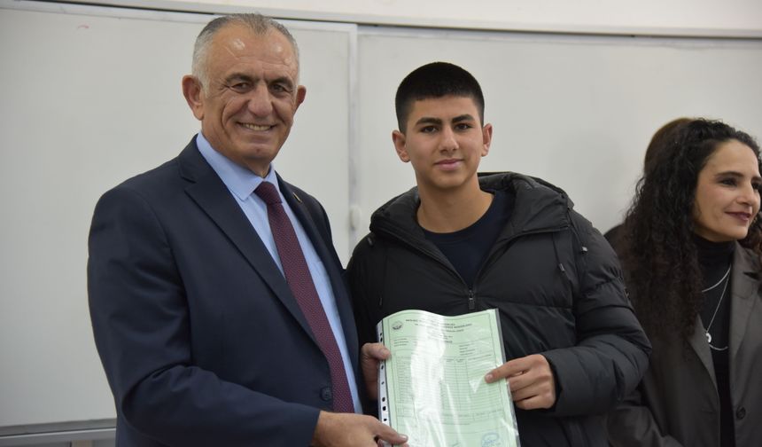 Karneler dağıtıldı... 57 bin 413 öğrenci tatile girdi