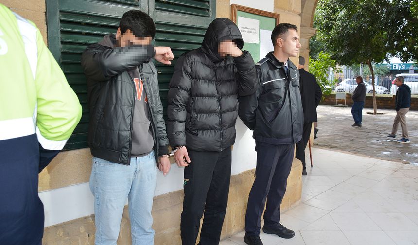 Çelik Kasayı Boşalttılar, Parmak İzi Ele Verdi