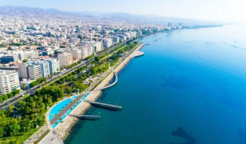 Larnaka ve Limasol sahil şeridinin büyük bölümü yabancıların eline geçti