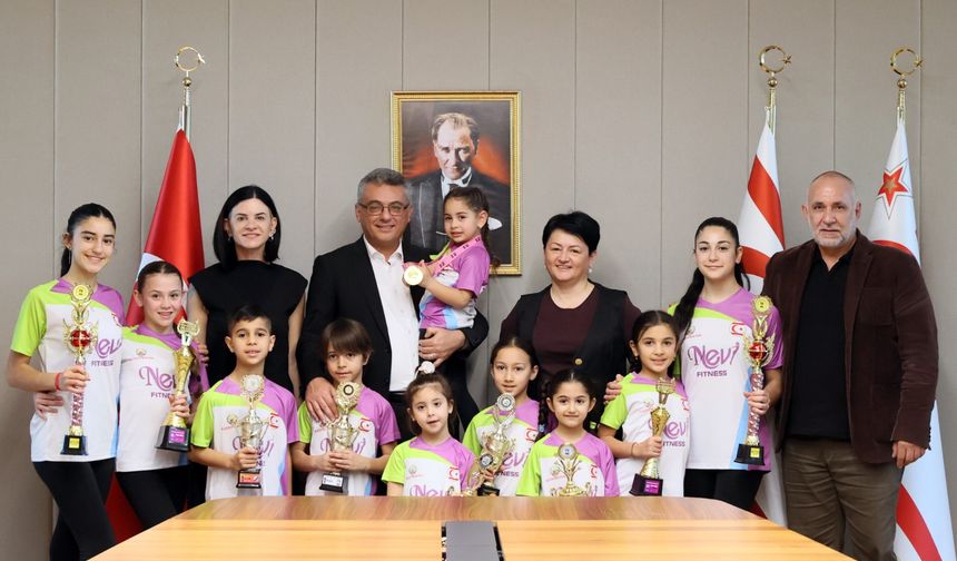 Erhürman, KKTC Halter ve Vücut Geliştirme Federasyonu ve Nev Çocuk Fitness sporcularını kabul etti