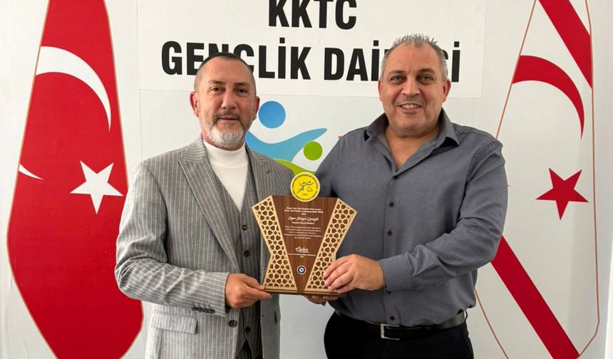 Halkdansları Federasyonu Başkanı Kadirağa Gençlik Dairesi Müdürü Ozanoğlu’nu ziyaret etti