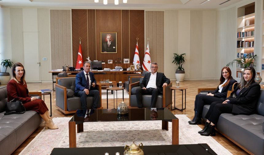 Erhürman biyologlarla görüştü