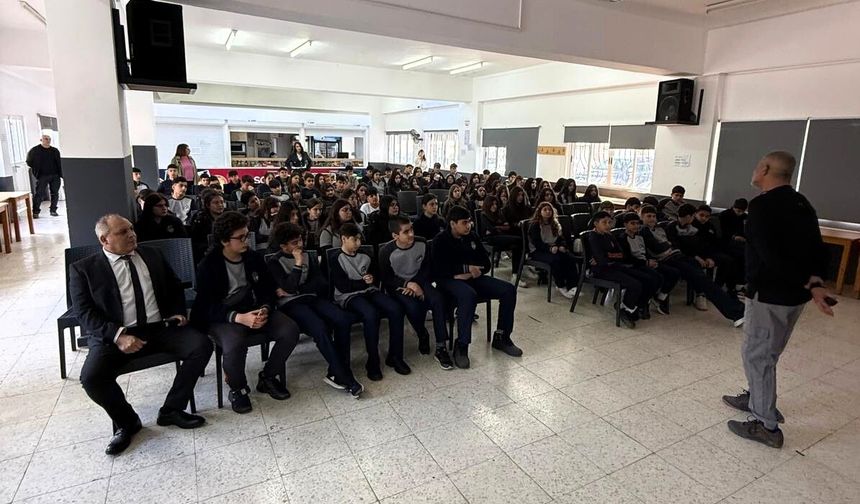 “Gelecek Bensem Umut Benim Seminerleri" yapıldı