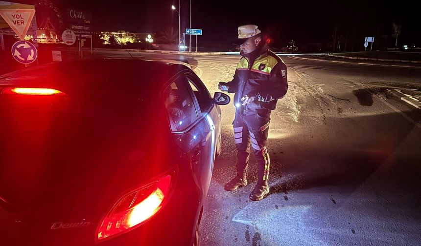Trafik denetimlerinde 13’ü alkollü 370 sürücü rapor edildi, 30 araç trafikten men edildi