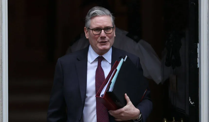 Starmer, Mandelson'ı atadığı için Epstein'ın kurbanlarından özür diledi