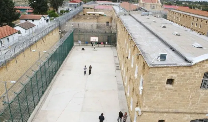 Rum Merkezi Cezaevi doldu taştı, polis sorun yaşıyor