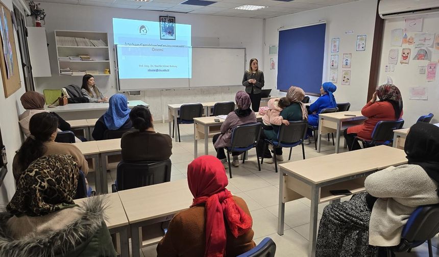 Uzmanlar çocukların ve ergenlerin beslenmesiyle ilgili eğitim verdi