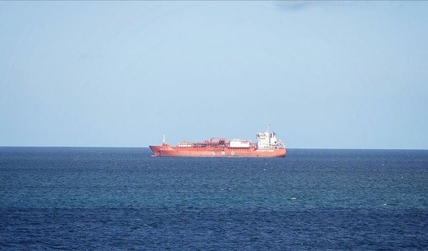 İran Hürmüz Boğazı'nda petrol tankeri vurdu