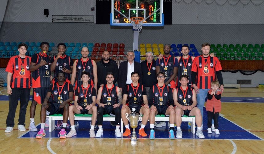 Cumhurbaşkanı Erhürman, KKTC Basketbol Federasyonu Cumhurbaşkanlığı Kupası Final Maçı'nı izledi