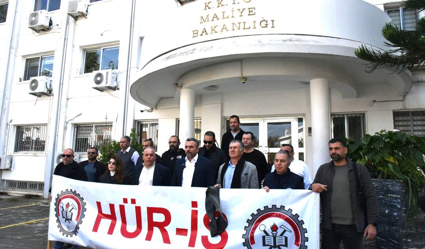 Hür-İş Federasyonu’ndan Maliye Bakanlığı önünde protesto eylemi… “Zamları kabul etmiyoruz”