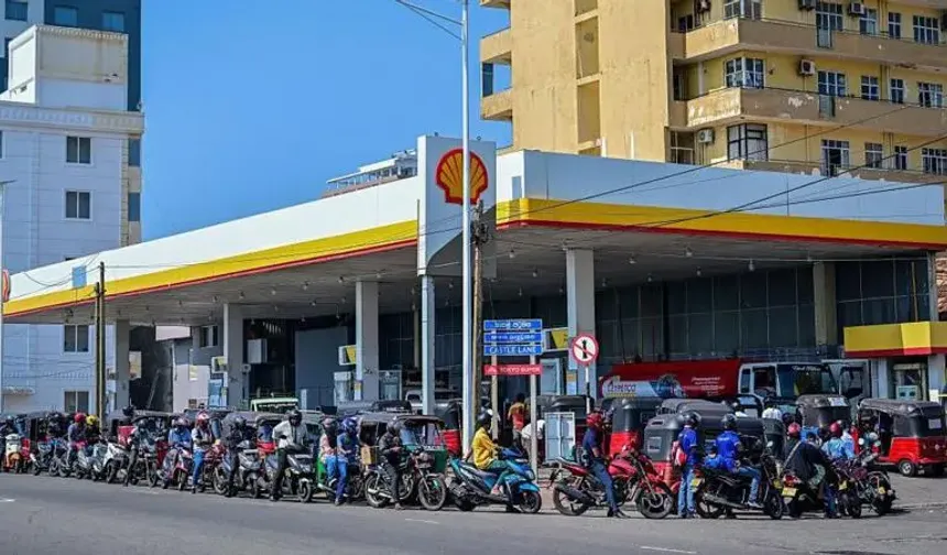 Hürmüz krizi Asya'yı etkiledi: Sri Lanka akaryakıt tasarrufu için çarşambayı resmi tatil ilan etti